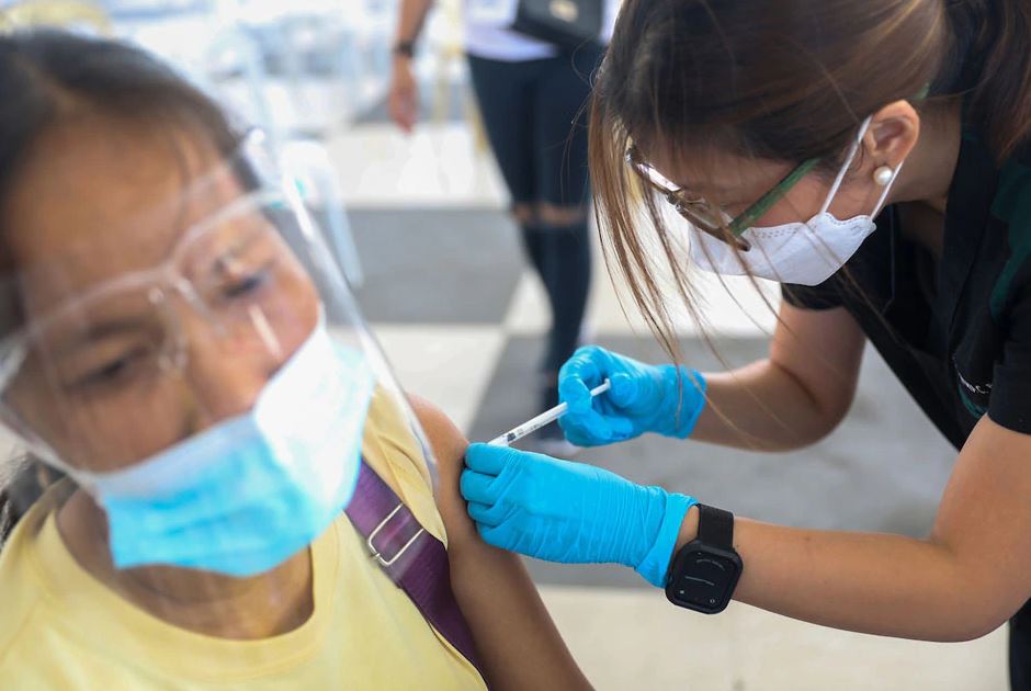 Essential workers residing in Magalong, Pampanga receive their second dose of the COVID-19 vaccine at the Magalang Town Plaza through the Office of the Vice President’s Vaccine Express initiative on Sept. 25, 2021. Charlie Villegas, OVP. (Photo / Retrieved from CNN Philippines)